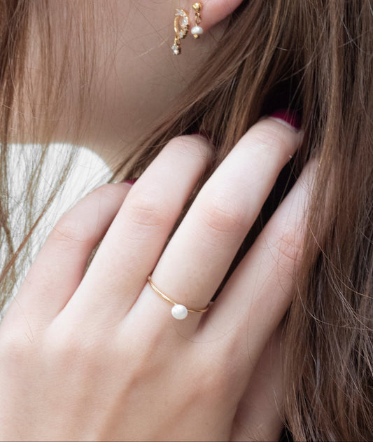 Inel auriu cu perla - "Doll Face"