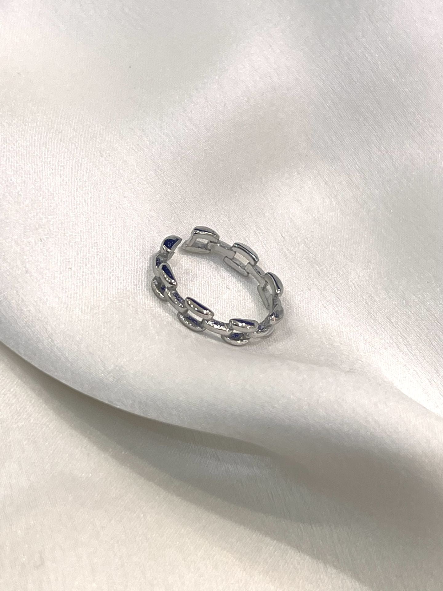 Inel argintiu - "Break Chains Not Hearts"