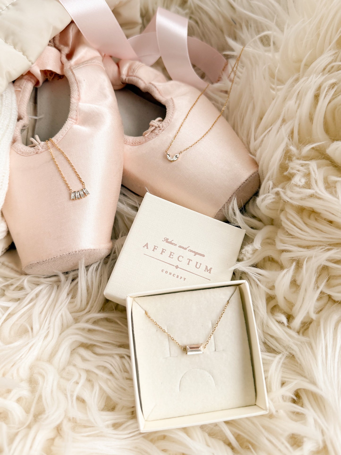 Colier auriu - "Lady of the Ballroom"