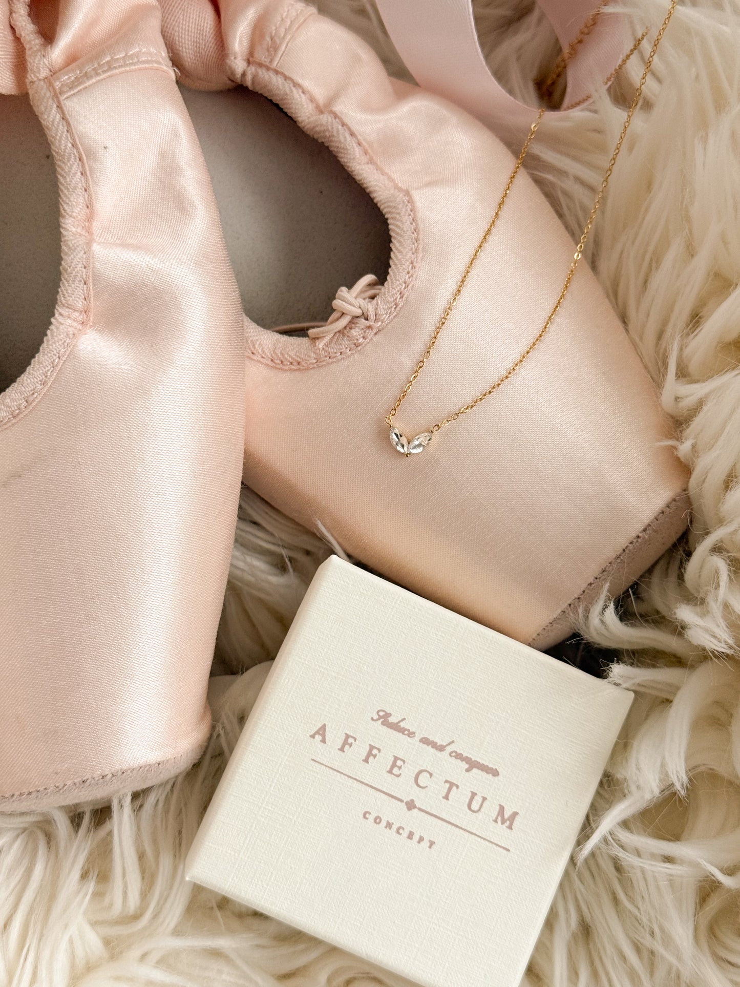 Colier auriu - "Once a Ballet Girl"