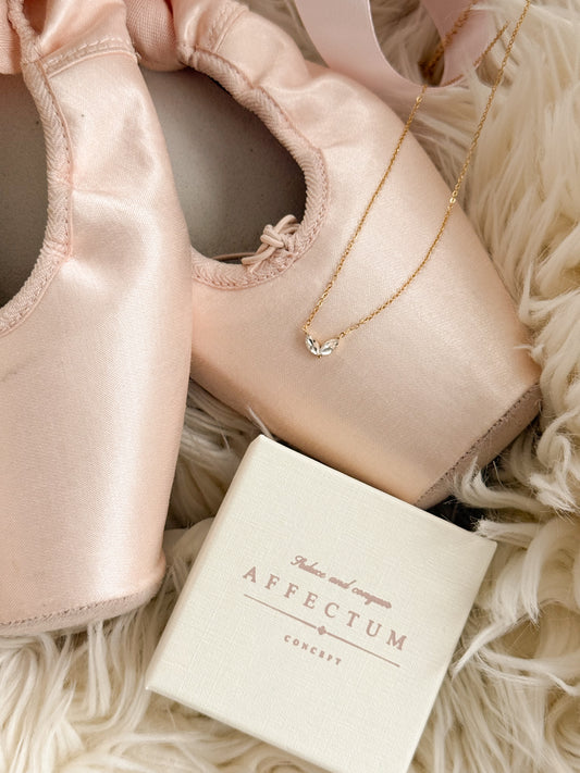 Colier auriu - "Once a Ballet Girl"