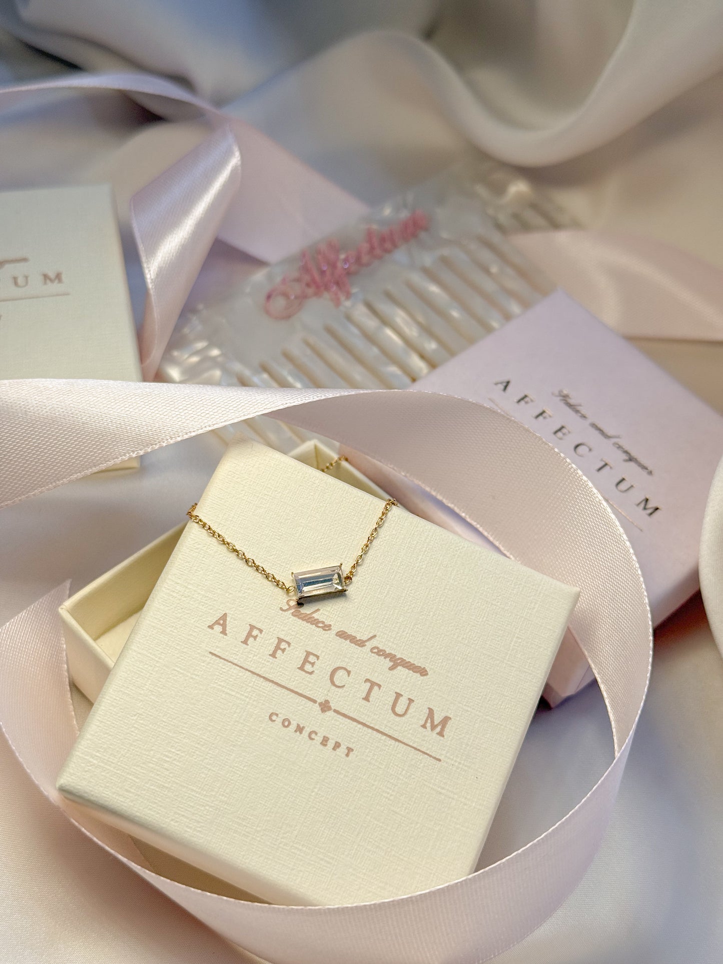 Colier auriu - "Lady of the Ballroom"