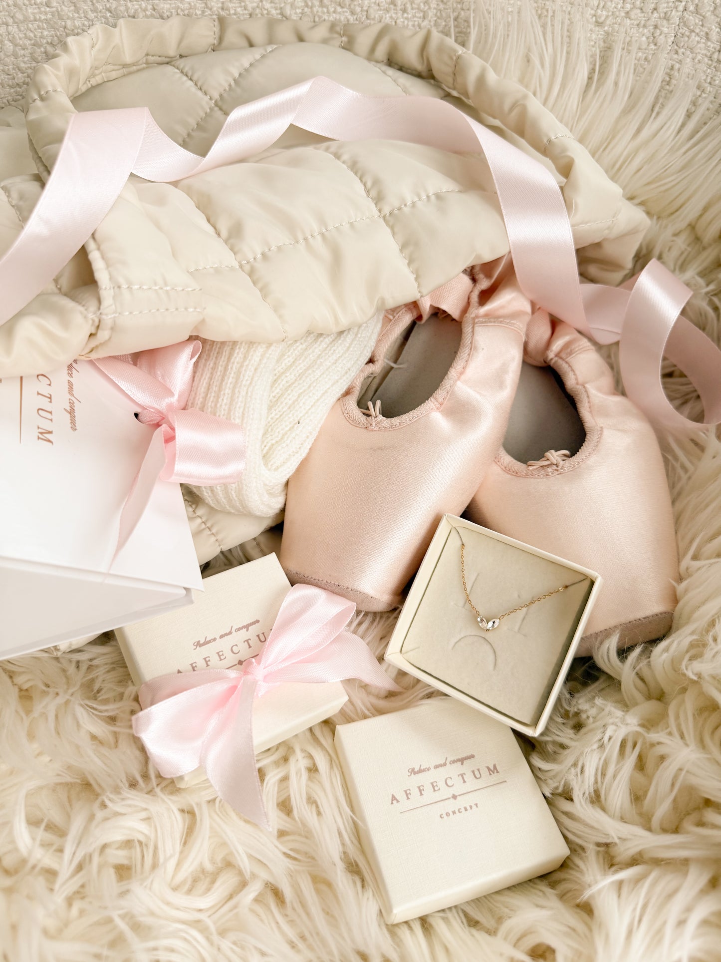 Colier auriu - "Once a Ballet Girl"