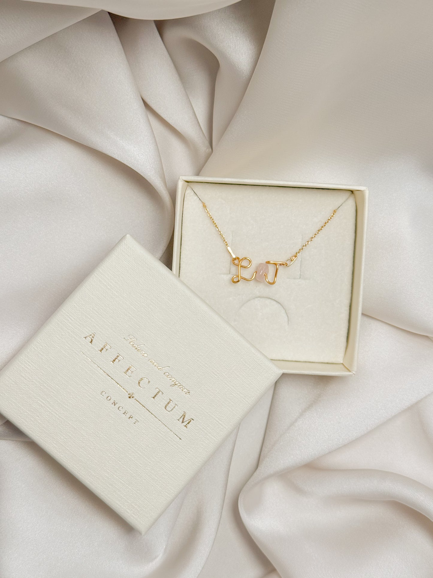 Choker personalizat cu INITIALE si piatra semiprețioasă - "ARCANA" (35 cm)