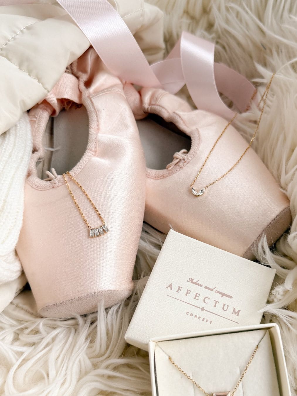 Colier auriu - "Once a Ballet Girl"