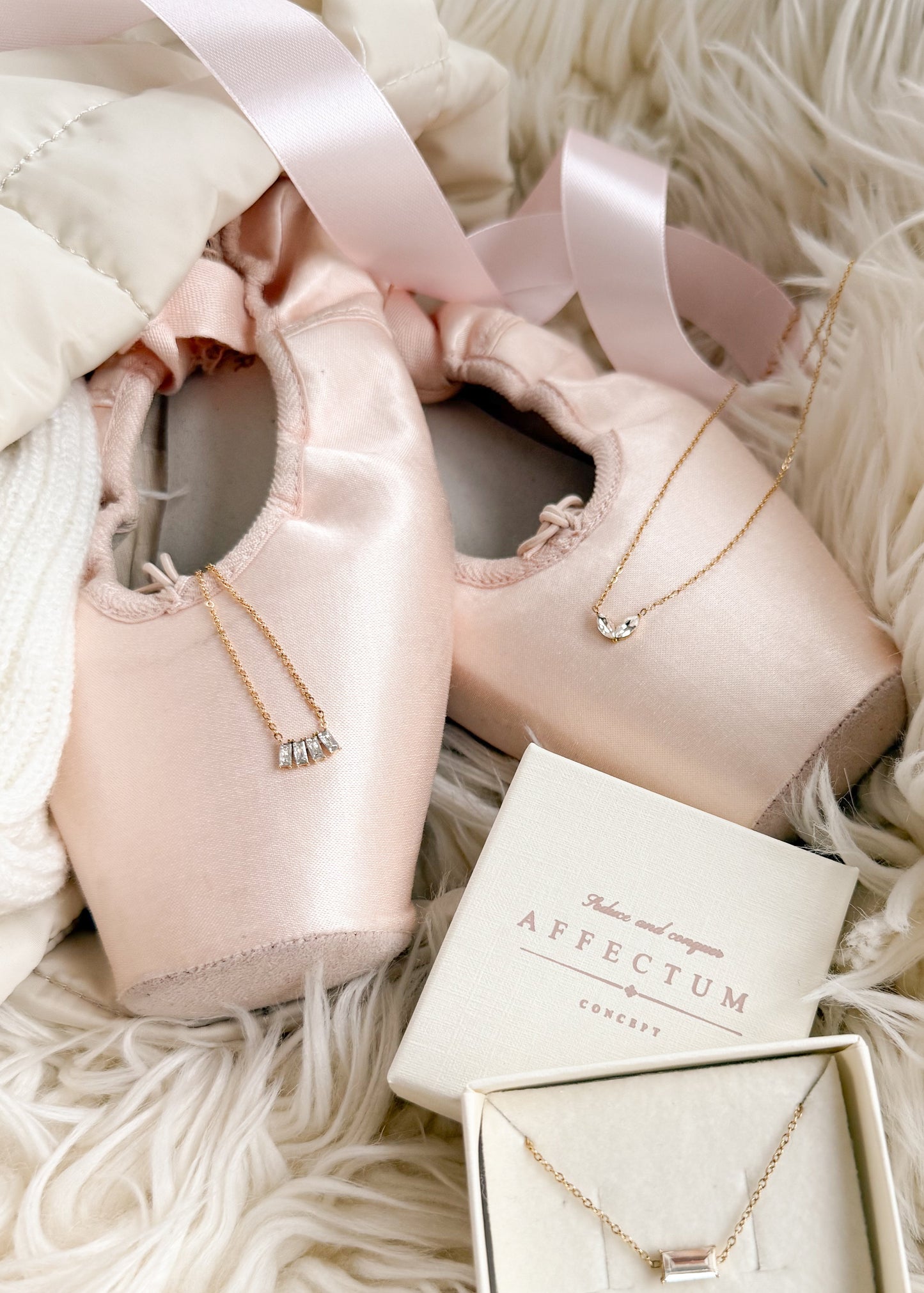 Colier auriu - "Lady In Lace"