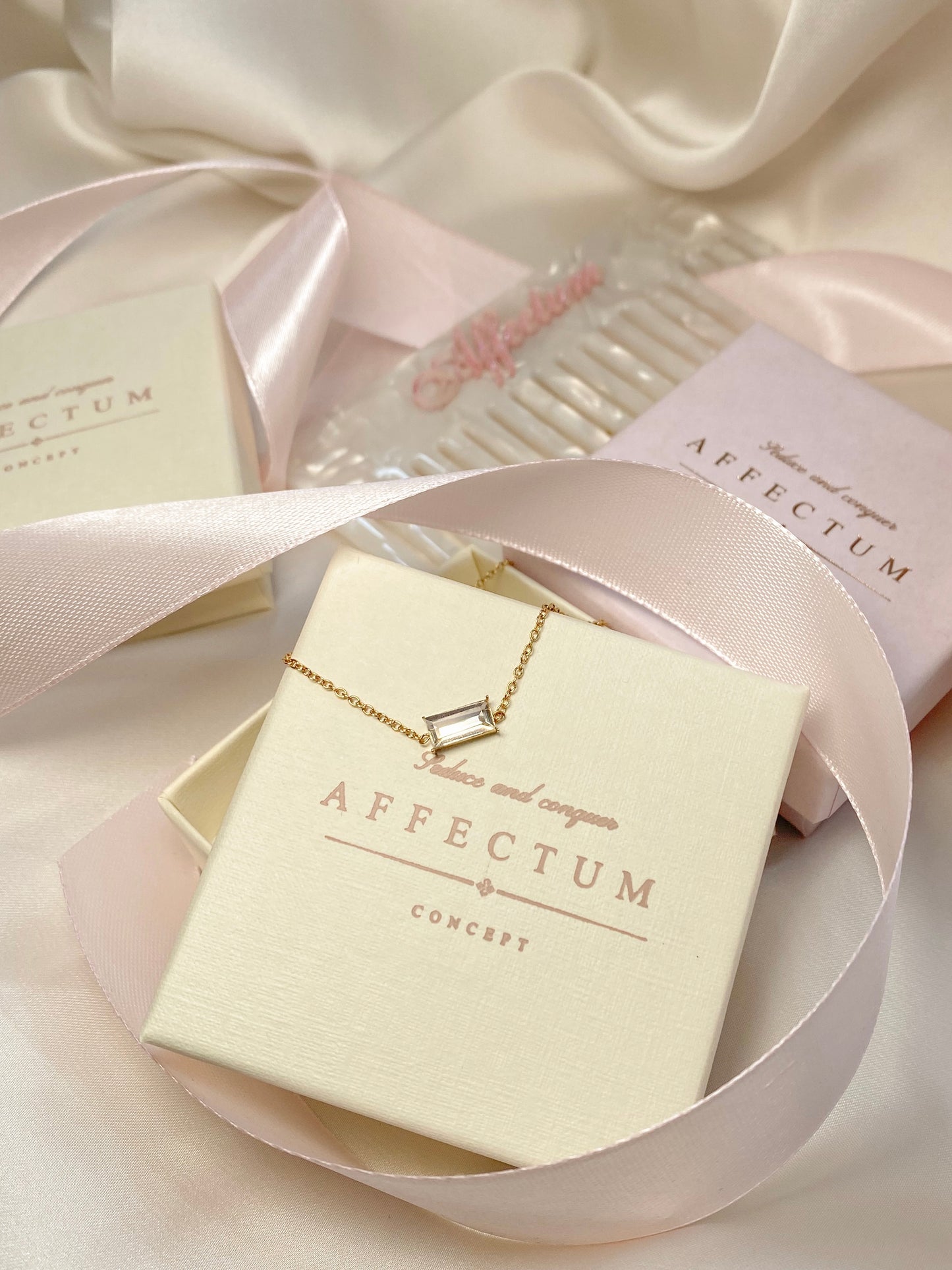 Colier auriu - "Lady of the Ballroom"