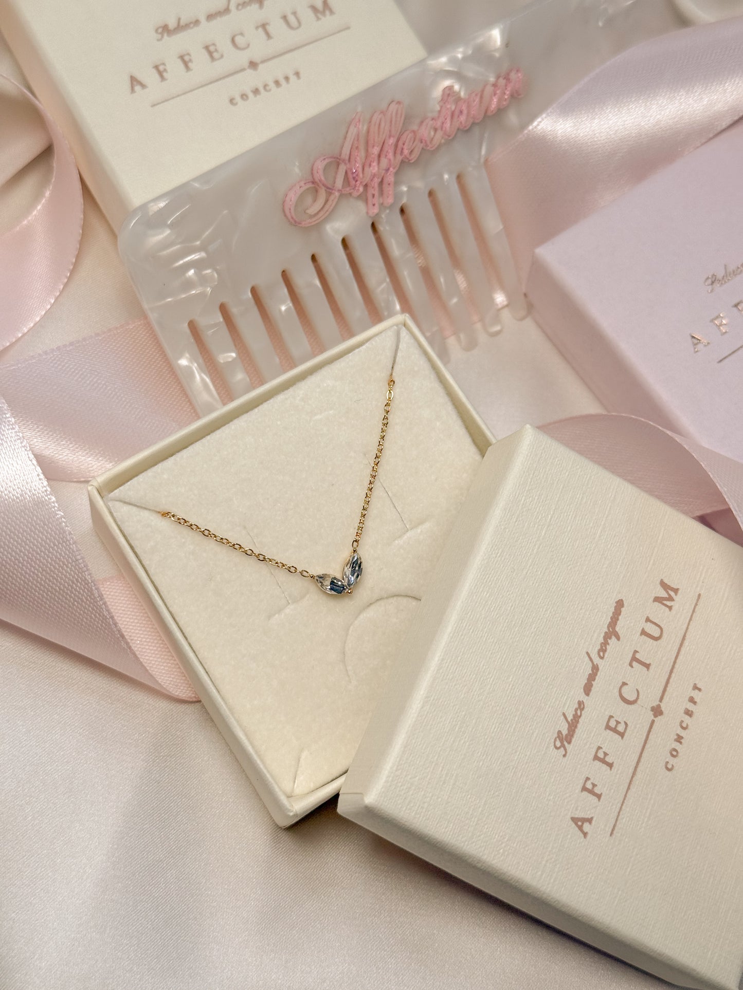 Colier auriu - "Once a Ballet Girl"