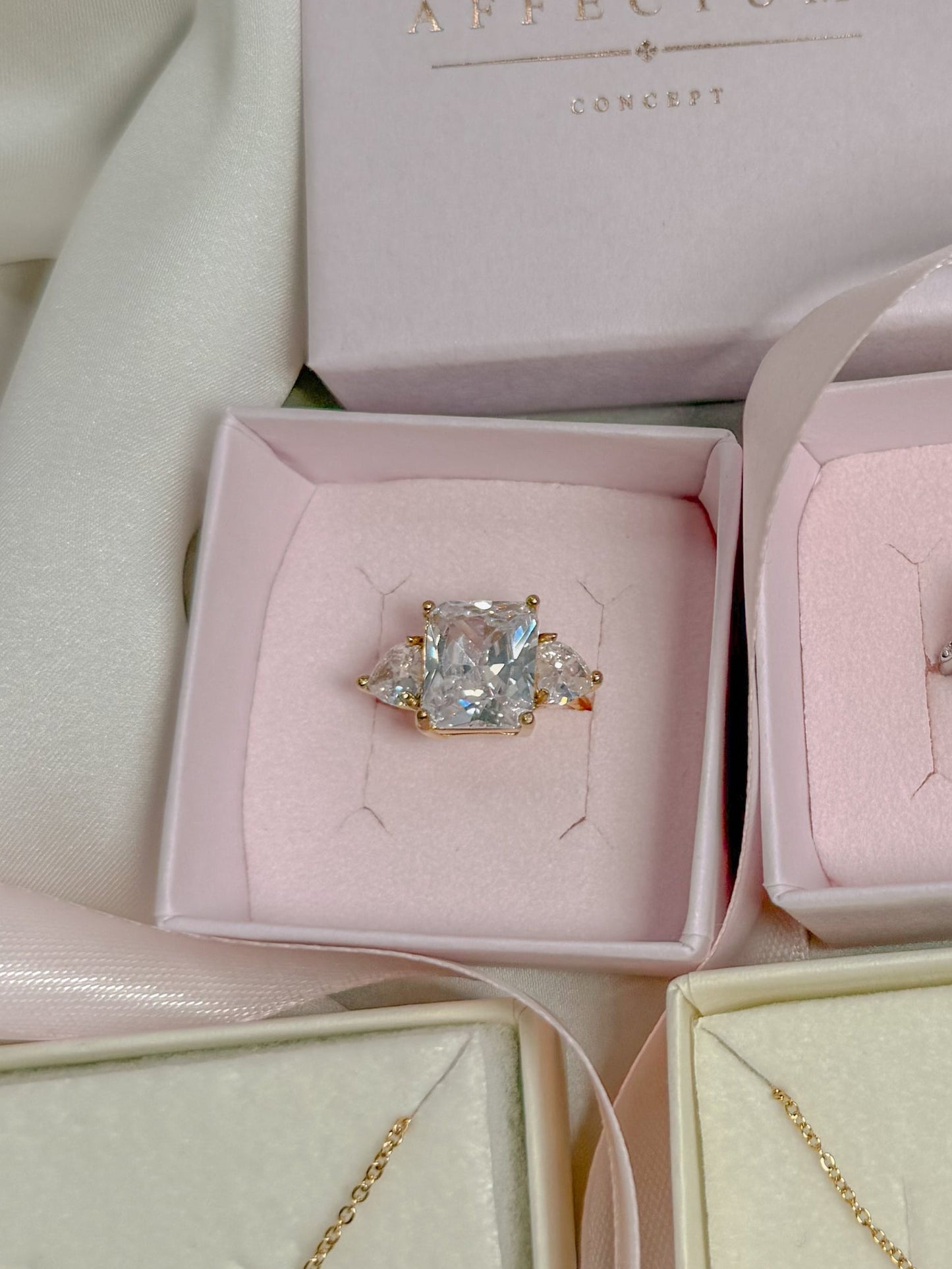 Inel ajustabil auriu/argintiu - "Engaged to Myself"