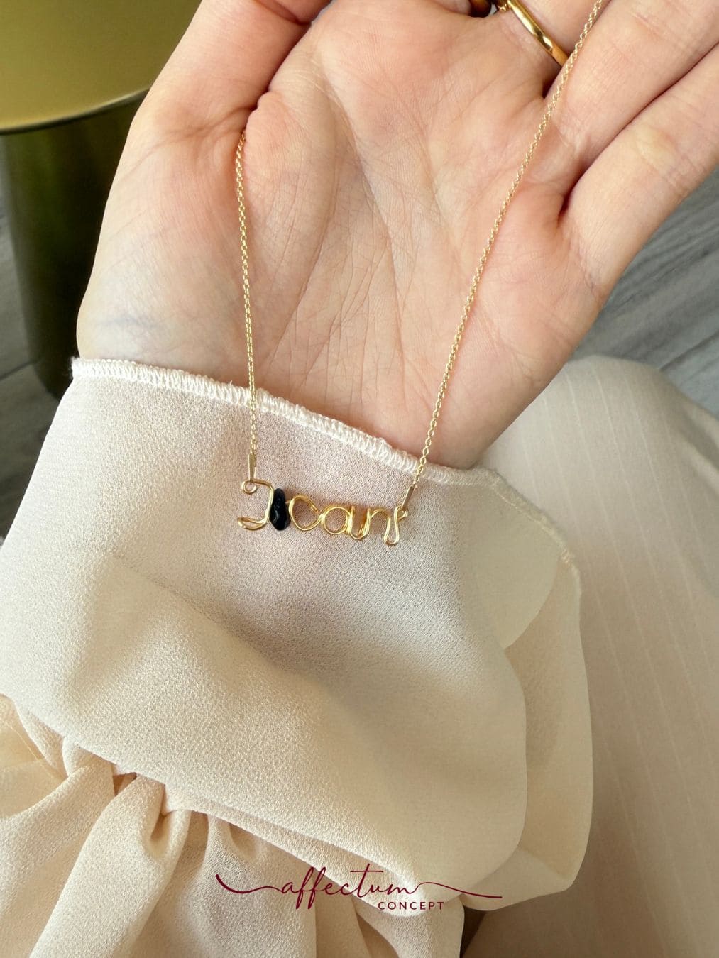 Colier handmade auriu cu mesajul "I CAN"